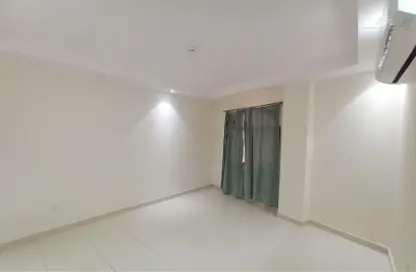 Apartment - 2 Bedrooms - 1 Bathroom for rent in Umm Ghuwalina - Umm Ghuwailina - Doha