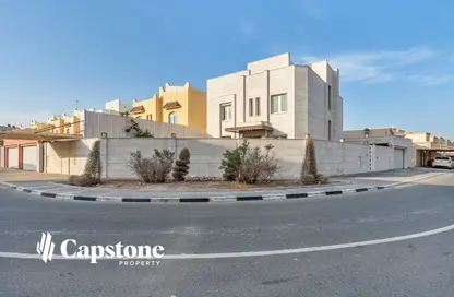 Villa - 4 Bedrooms - 5 Bathrooms for rent in Al Maamoura - Al Maamoura - Doha