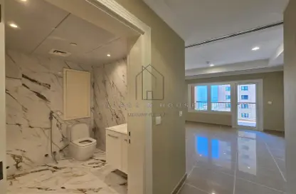 Apartment - 1 Bedroom - 2 Bathrooms for sale in West Porto Drive - Porto Arabia - The Pearl Island - Doha