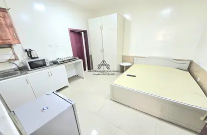 Apartment - 1 Bathroom for rent in Umm Ghuwailina - Doha