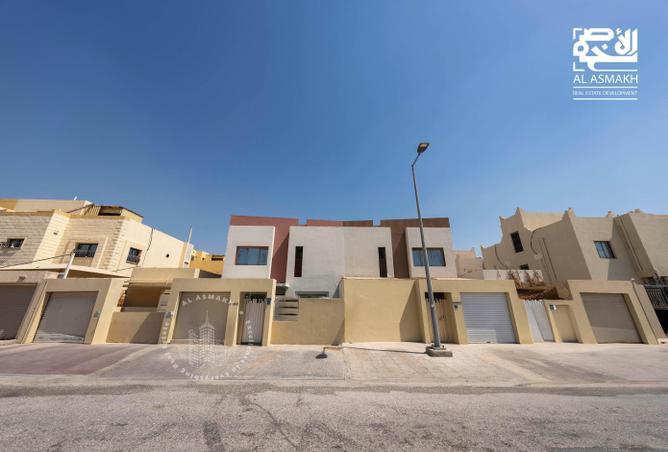 Villa - 4 Bedrooms - 4 Bathrooms for rent in Ain Khaled - Ain Khaled - Doha