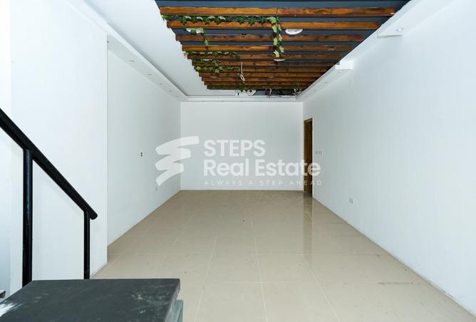 Shop - Studio - 1 Bathroom for rent in Muntazah 7 - Al Muntazah - Doha