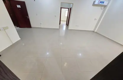 Apartment - 1 Bedroom - 2 Bathrooms for rent in Umm Ghuwalina - Umm Ghuwailina - Doha