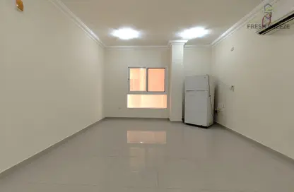 Apartment - 2 Bedrooms - 3 Bathrooms for rent in Al Mansoura - Al Mansoura - Doha