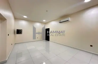 Apartment - 2 Bedrooms - 2 Bathrooms for rent in Al Kheesa - Umm Salal Mohammed