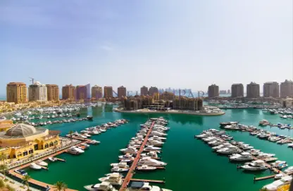 Apartment - 3 Bedrooms - 5 Bathrooms for rent in Tower 14 - Porto Arabia - The Pearl Island - Doha