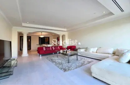 Townhouse - 2 Bedrooms - 3 Bathrooms for rent in Tower 16 - Porto Arabia - The Pearl Island - Doha