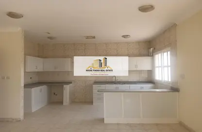 Compound - 5 Bedrooms - 5 Bathrooms for rent in Bu Hamour Street - Abu Hamour - Doha