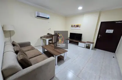 Apartment - 2 Bedrooms - 1 Bathroom for rent in Umm Ghuwailina 4 - Umm Ghuwailina - Doha