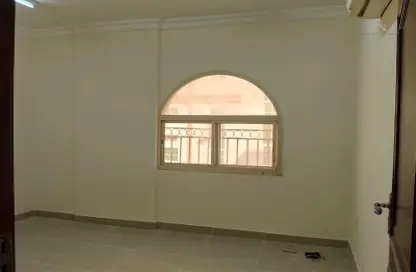 Apartment - 2 Bedrooms - 2 Bathrooms for rent in Doha Al Jadeed - Doha