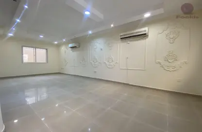 Compound - 4 Bedrooms - 4 Bathrooms for rent in Al Aziziyah - Al Aziziyah - Doha