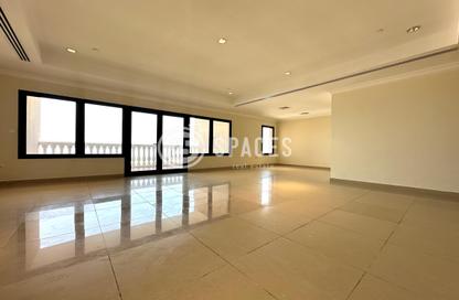 Apartment - 2 Bedrooms - 3 Bathrooms for rent in Tower 14 - Porto Arabia - The Pearl Island - Doha