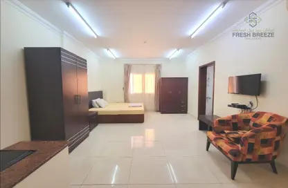 Apartment - 1 Bathroom for rent in Umm Ghuwalina - Umm Ghuwailina - Doha