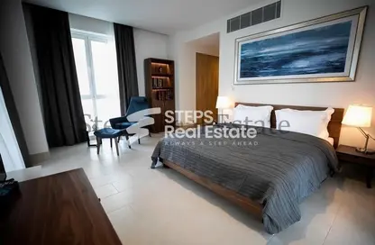 صورة لـ غرفة- غرفة النوم شقة - غرفة نوم - 2 حمامات للايجار في فيفا غرب - فيفا بحرية - جزيرة اللؤلؤة - الدوحة ، صورة رقم 1