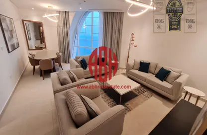 Penthouse - 3 Bedrooms - 4 Bathrooms for rent in The Garden - Floresta Gardens - The Pearl Island - Doha