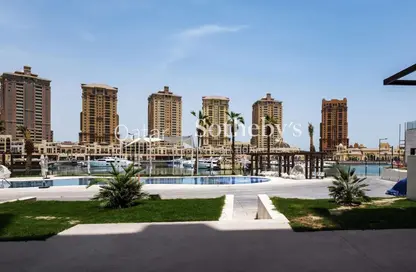 تاون هاوس - 2 غرف نوم - 3 حمامات للايجار في The St. Regis Marsa Arabia Island - Marsa Arabia - جزيرة اللؤلؤة - الدوحة