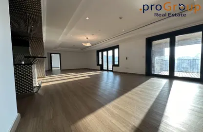 Apartment - 2 Bedrooms - 4 Bathrooms for rent in East Porto Drive - Porto Arabia - The Pearl Island - Doha