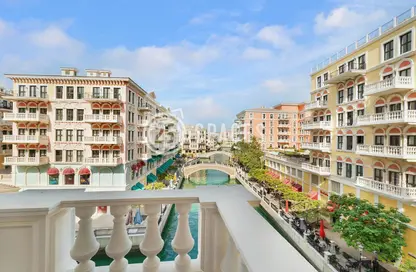 Apartment - 2 Bedrooms - 3 Bathrooms for rent in Carnaval - Qanat Quartier - The Pearl Island - Doha