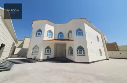 Villa - 5 Bedrooms - 7 Bathrooms for rent in Wadi Al Shaheeniya Street - Ain Khaled - Doha