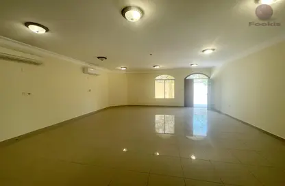 فيلا - 4 غرف نوم - 5 حمامات للايجار في اوبت - تي سي اتش ا - الغرافة - الغرافة - الدوحة