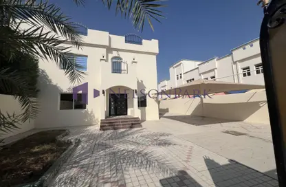 Villa - 4 Bedrooms - 4 Bathrooms for rent in Ain Khaled - Ain Khaled - Doha