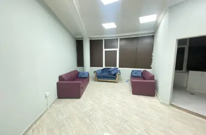 Apartment - 2 Bedrooms - 1 Bathroom for rent in Wholesale Market Street - Abu Hamour - Doha