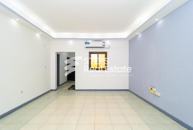 Apartment - 2 Bedrooms - 2 Bathrooms for rent in Al Nasr Street - Al Nasr - Doha