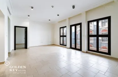 Apartment - 2 Bedrooms - 3 Bathrooms for rent in Carnaval - Qanat Quartier - The Pearl Island - Doha