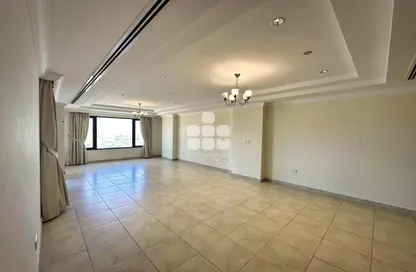 Apartment - 2 Bedrooms - 2 Bathrooms for rent in Burj Eleganté - Porto Arabia - The Pearl Island - Doha