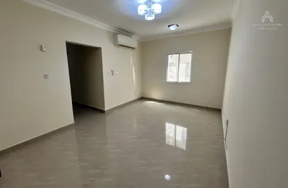 Apartment - 3 Bedrooms - 2 Bathrooms for rent in Bin Omran - Fereej Bin Omran - Doha