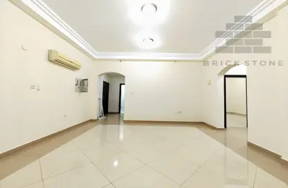 Apartment - 2 Bedrooms - 2 Bathrooms for rent in Doha Al Jadeed - Doha