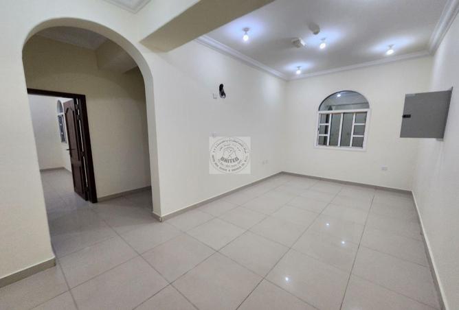 Apartment - 2 Bedrooms - 1 Bathroom for rent in Bin Omran 28 - Fereej Bin Omran - Doha