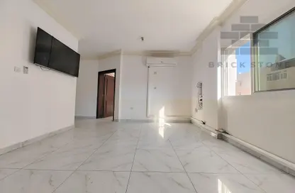 Apartment - 3 Bedrooms - 3 Bathrooms for rent in Al Mansoura - Al Mansoura - Doha