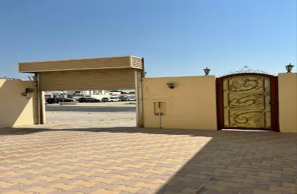 Villa - 5 Bedrooms - 5 Bathrooms for rent in Al Luqta - Doha