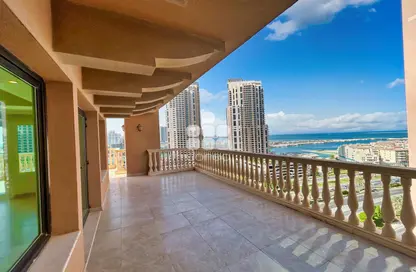 Apartment - 3 Bedrooms - 4 Bathrooms for sale in Tower 8 - Porto Arabia - The Pearl Island - Doha