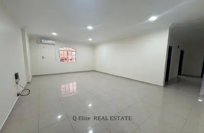 Apartment - 2 Bedrooms - 2 Bathrooms for rent in Al Nasr Street - Al Nasr - Doha