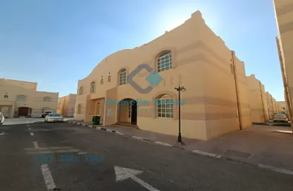 فيلا - 5 غرف نوم - 4 حمامات للايجار في شارع وادي الشاهينيا - عين خالد - الدوحة