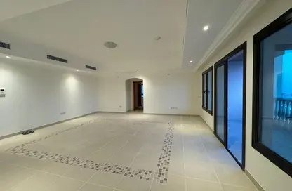 Apartment - 2 Bedrooms - 3 Bathrooms for rent in West Porto Drive - Porto Arabia - The Pearl Island - Doha