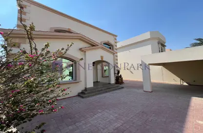 Villa - 5 Bedrooms - 6 Bathrooms for rent in Mamoura 18 - Al Maamoura - Doha