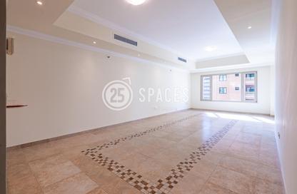 Apartment - 2 Bedrooms - 3 Bathrooms for rent in West Porto Drive - Porto Arabia - The Pearl Island - Doha