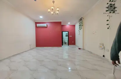 Apartment - 2 Bedrooms - 2 Bathrooms for rent in Al Hashmi Building - Al Muntazah Street - Al Muntazah - Doha