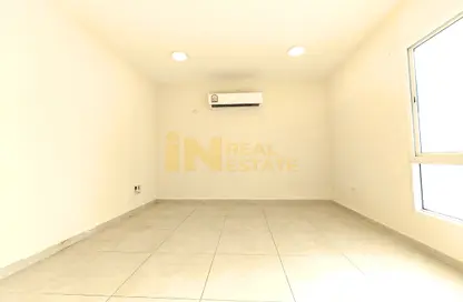 Apartment - 3 Bedrooms - 3 Bathrooms for rent in Al Mansoura - Al Mansoura - Doha