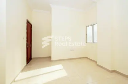 Apartment - 4 Bedrooms - 3 Bathrooms for rent in Muntazah 10 - Al Muntazah - Doha