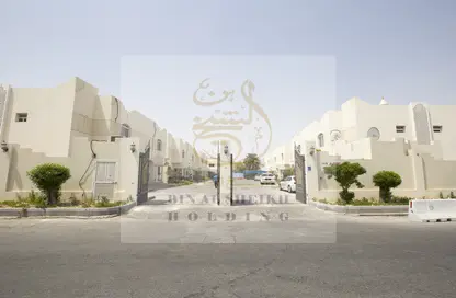 Compound - 4 Bedrooms - 3 Bathrooms for rent in Old Airport Road - Doha