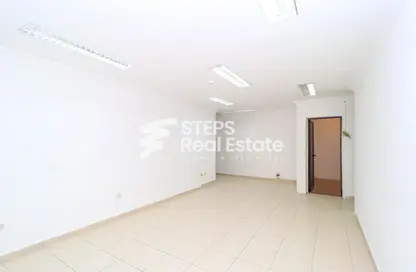 Office Space - Studio - 2 Bathrooms for rent in Al Hanaa Street - Al Gharrafa - Doha