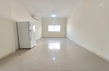 Apartment - 2 Bedrooms - 2 Bathrooms for rent in Al Mansoura - Al Mansoura - Doha