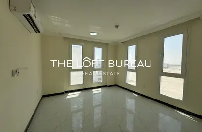 Apartment - 3 Bedrooms - 3 Bathrooms for rent in Barwa City - Mesaimeer - Doha