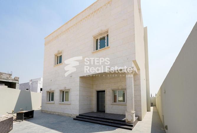 Villa for sale in Umm Al Seneem Street - Ain Khaled - Doha