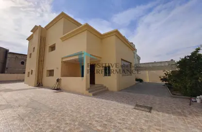 Villa - 7 Bedrooms - 5 Bathrooms for rent in Umm Al Seneem Street - Ain Khaled - Doha