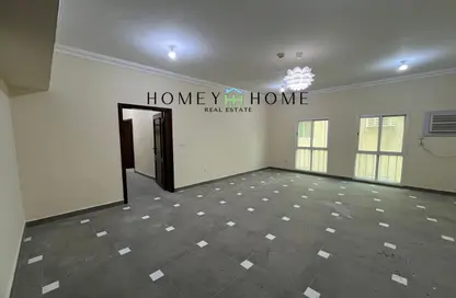 Apartment - 3 Bedrooms - 3 Bathrooms for rent in Al Mansoura - Al Mansoura - Doha